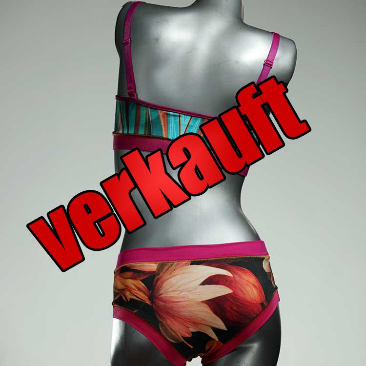 sexy bunte attraktive nachhaltige Ensemble mit BH