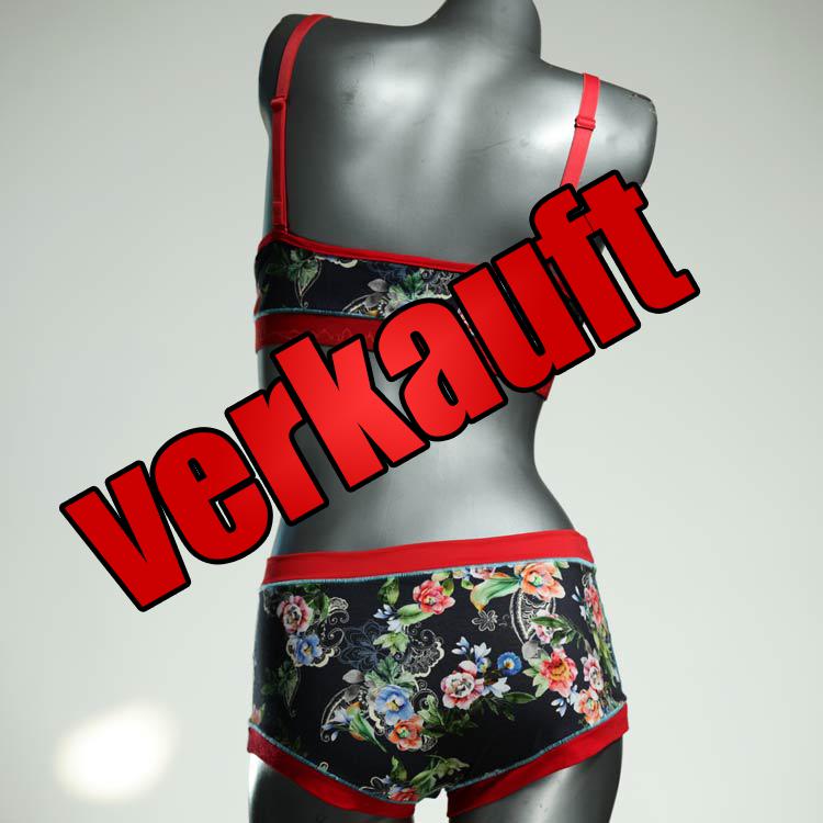 schöne bunte attraktive ökologische Ensemble mit BH